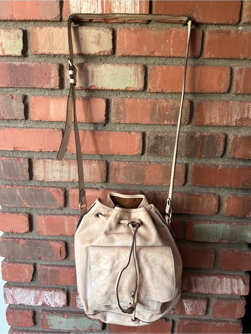 Patricia Nash Sabina Tooled Leather Bucket Crossbody Purse in Chalk